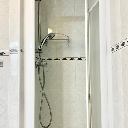Zaragoza Apartman *